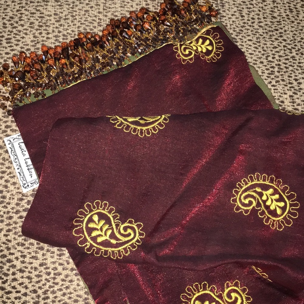 ⭐️Host Pick⭐️ Gorgeous Lucia Lukken Long Scarf